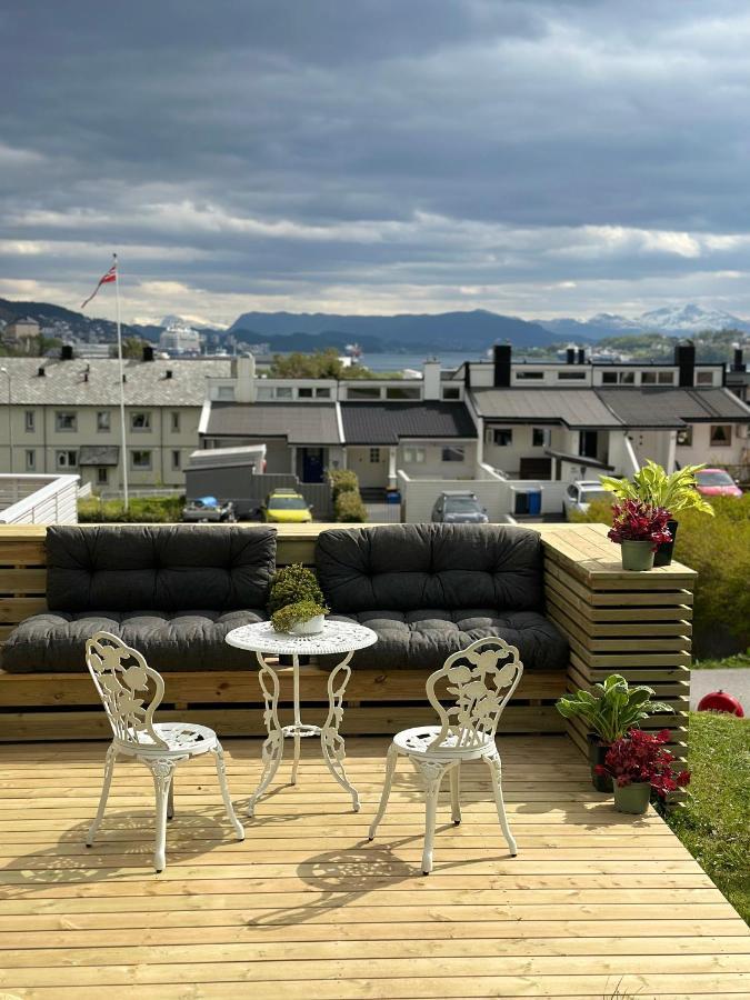Basement Apartment With Parking Ålesund Zewnętrze zdjęcie